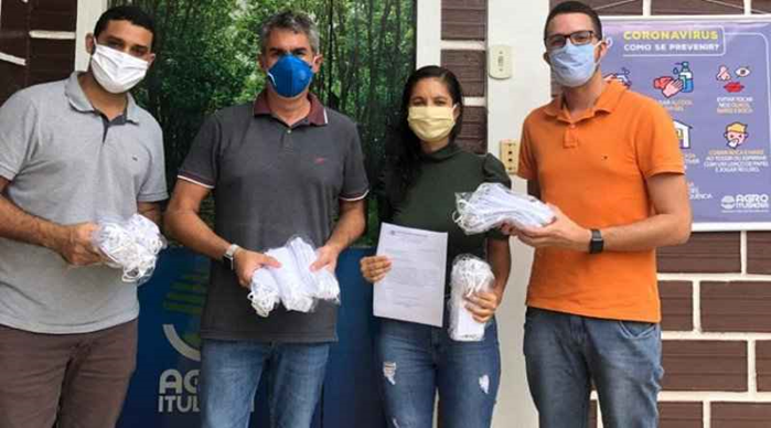 Doação de máscaras no hospital do município